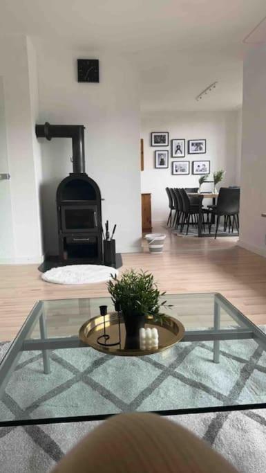 Hoepen 125qm 4 Schlafzimmer Citynah 5 Zi. Parkplatz Terasse Wifi Apartment *