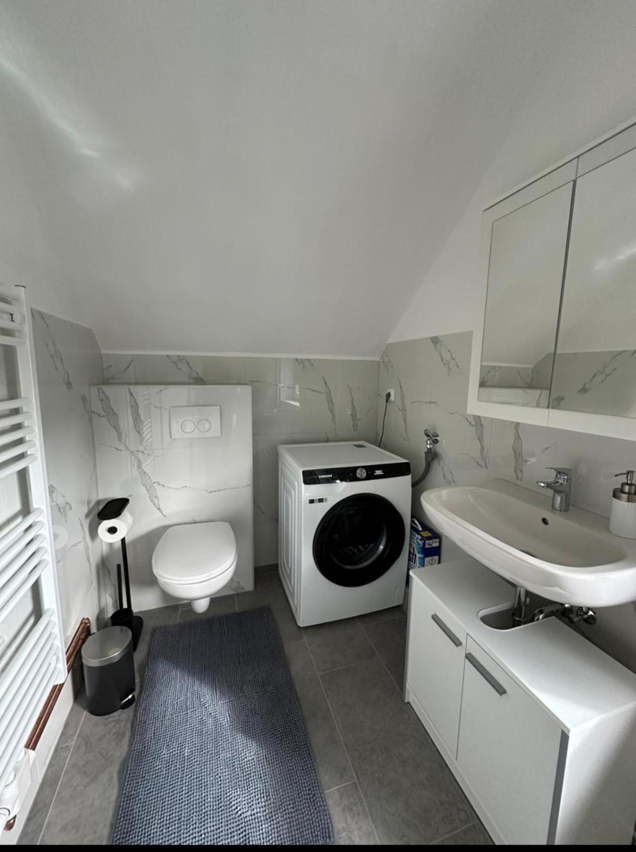 Apartment Hoepen 125qm 4 Schlafzimmer Citynah 5 Zi. Parkplatz Terasse Wifi Seevetal