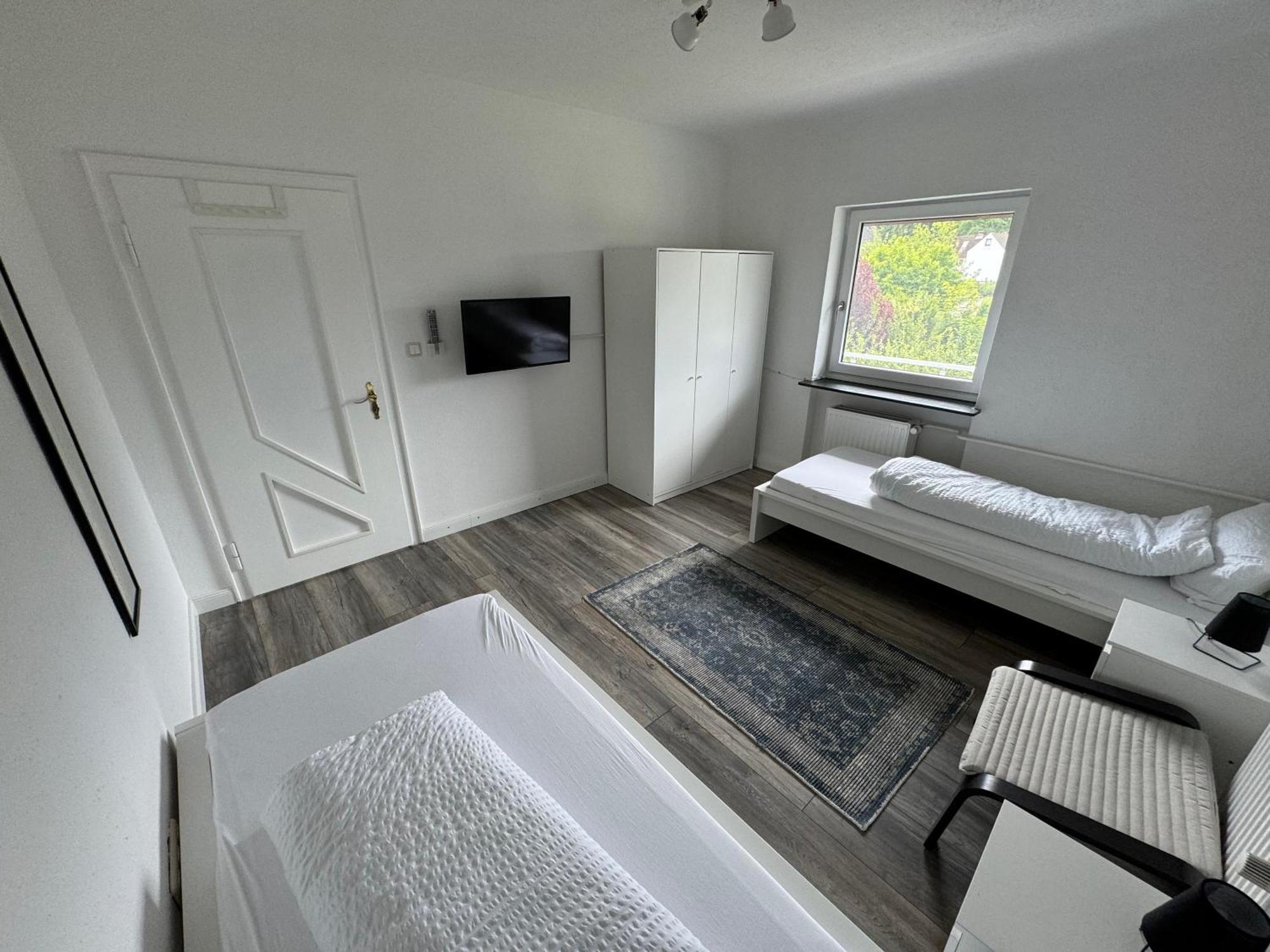 Hoepen 125qm 4 Schlafzimmer Citynah 5 Zi. Parkplatz Terasse Wifi Apartment