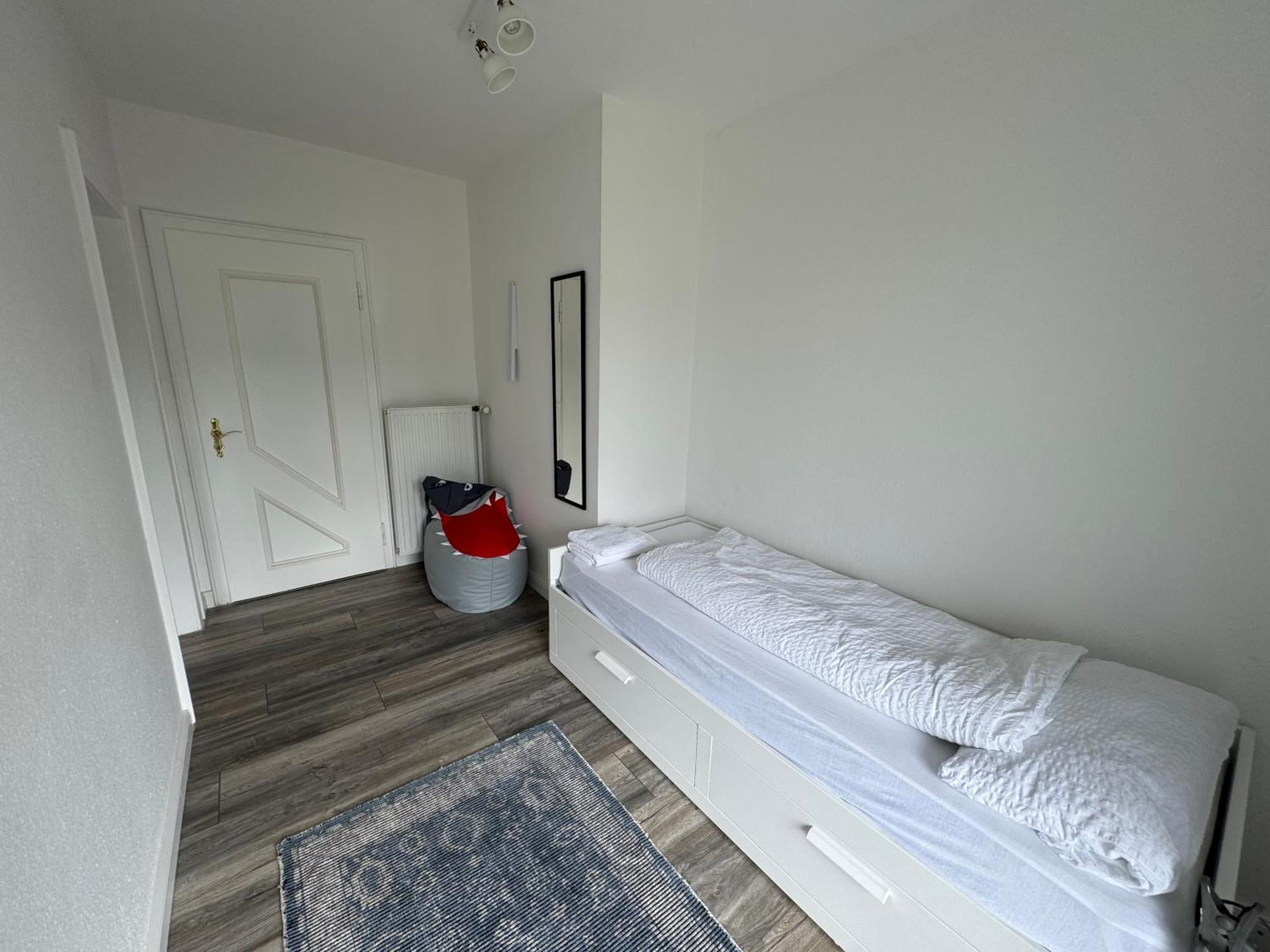 Apartment Hoepen 125qm 4 Schlafzimmer Citynah 5 Zi. Parkplatz Terasse Wifi