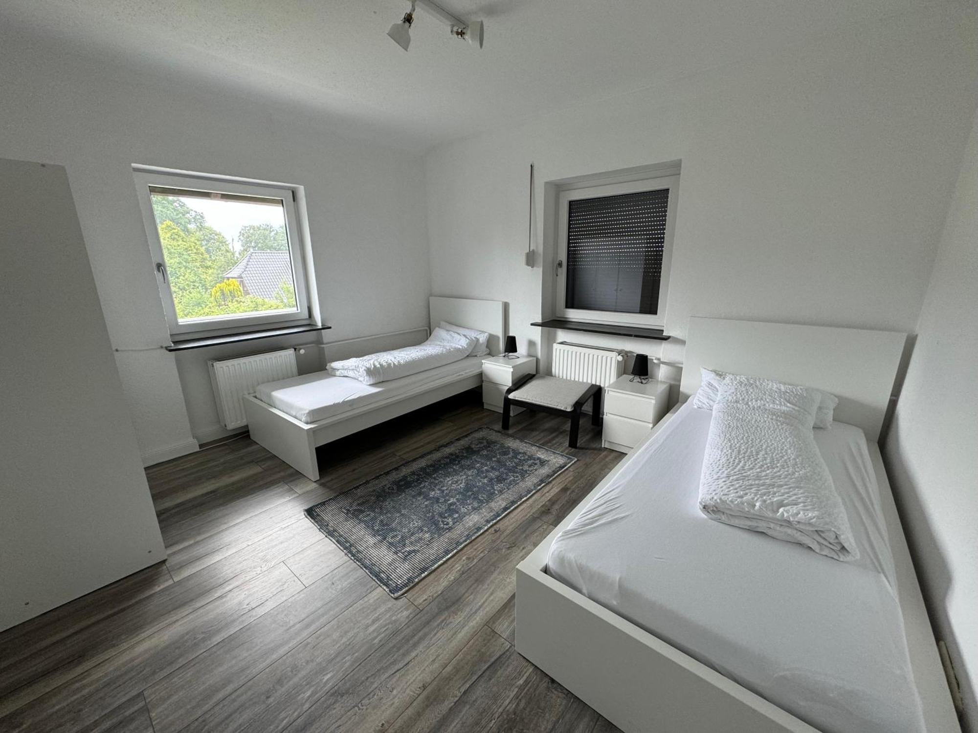 Hoepen 125qm 4 Schlafzimmer Citynah 5 Zi. Parkplatz Terasse Wifi Apartment *