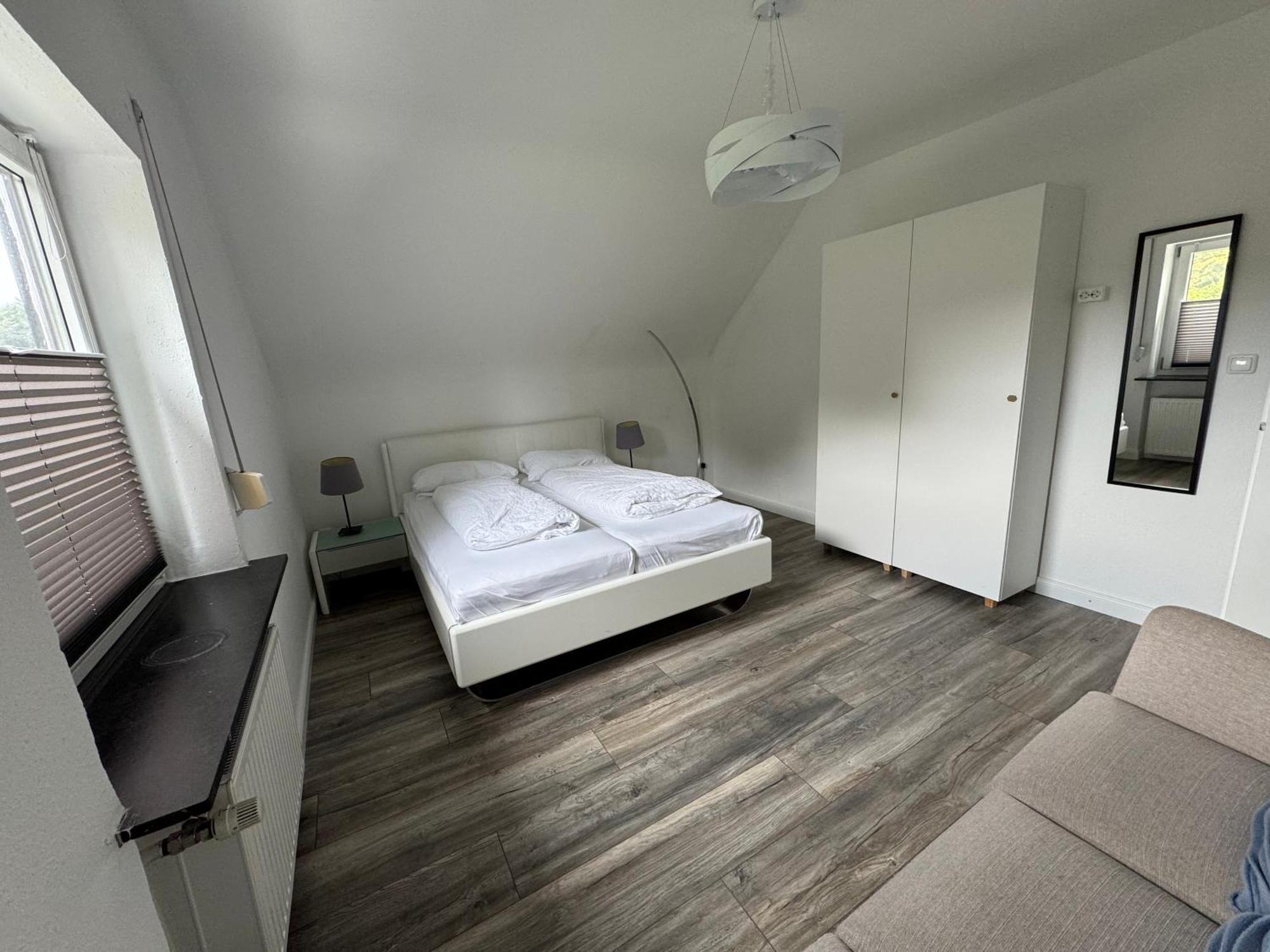 Hoepen 125qm 4 Schlafzimmer Citynah 5 Zi. Parkplatz Terasse Wifi Seevetal