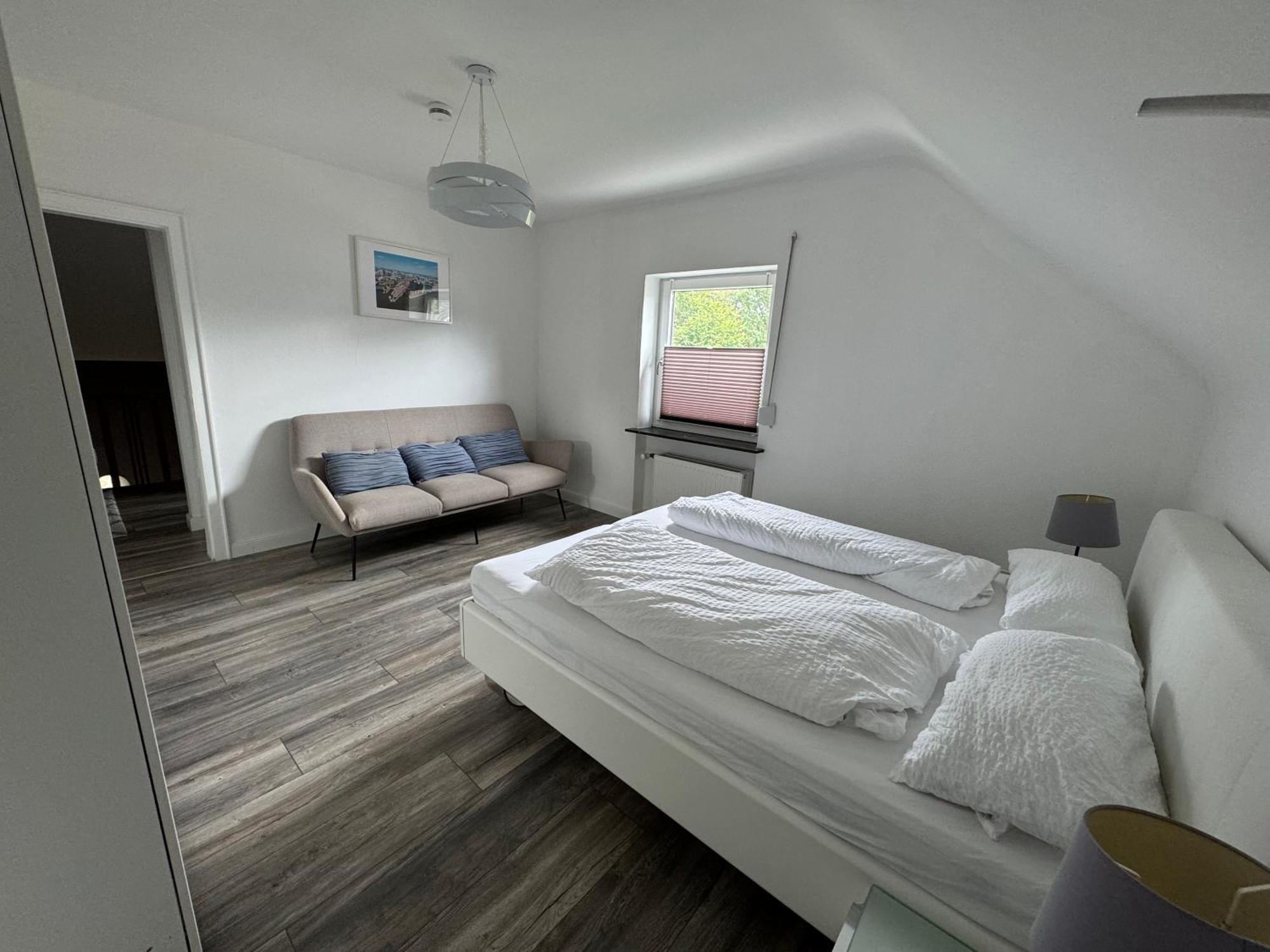 Apartment Hoepen 125qm 4 Schlafzimmer Citynah 5 Zi. Parkplatz Terasse Wifi Seevetal
